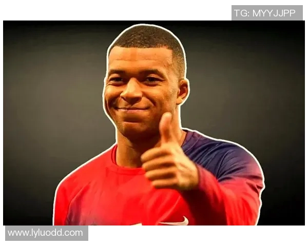 姆巴佩球场外时尚穿搭引领潮流 他的街头风格如何诠释个性与品味